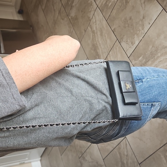 Prada Black Saffiano Leather Wallet with Gold Logo - Like New - Picture 3 of 17